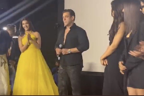 Salman Khan unbuttons his shirt in an Event