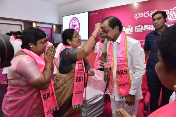 KCR launches 22nd formation day celebrations of BRS