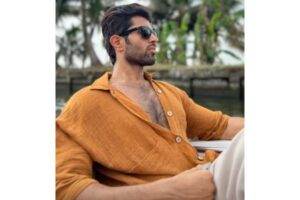 Vijay Deverakonda opts for boat ride to work in Kerala