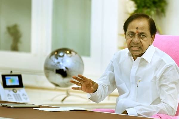 KCR spends busy day at newly-inaugurated Secretariat