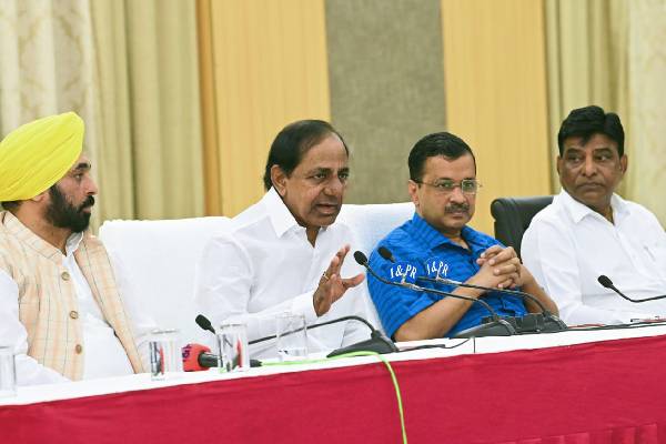 KCR urges PM Modi to withdraw ordinance on Delhi service matters