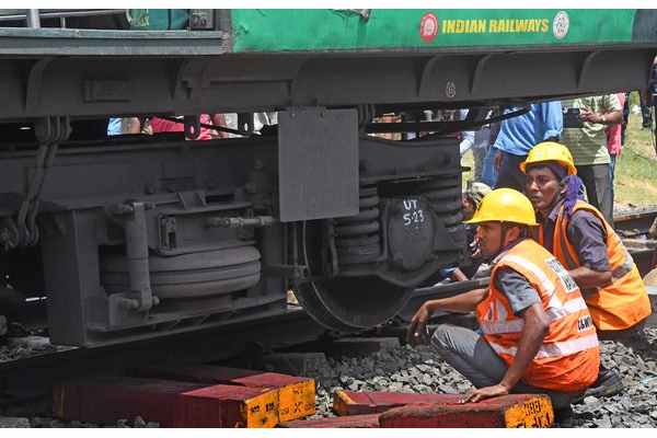 Train derails in Chennai, no casualty reported