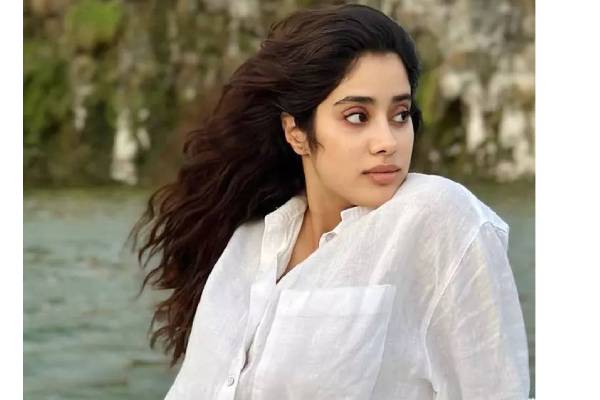Janhvi Kapoor Hairstyles For Those Who Want To Tie Their Hair Up In Summer