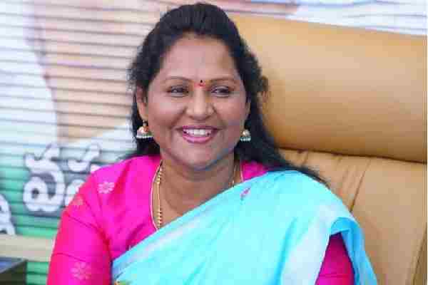 Suspended YSRCP MLA Undavalli Sridevi to Join TDP ?