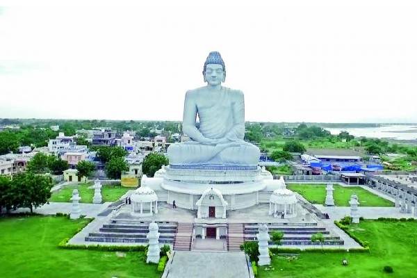 AP HC issues notices to govt on Amaravati farmers issue