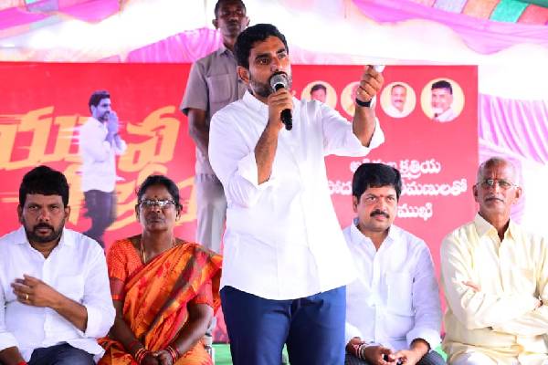 Handloom sector in AP in deep crisis, says Lokesh