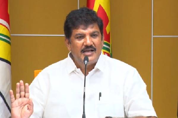 Dhulipalla blames jail officials on health of Naidu