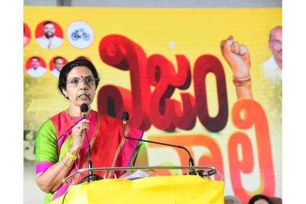 YSRCP has money power while TDP has people’s power, says Bhuvaneswari