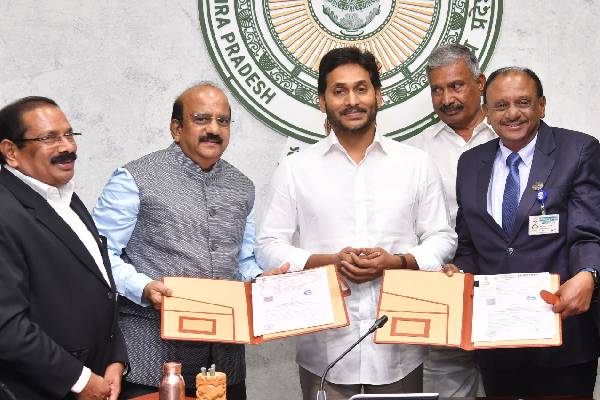 Jagan lays stone for solar power projects