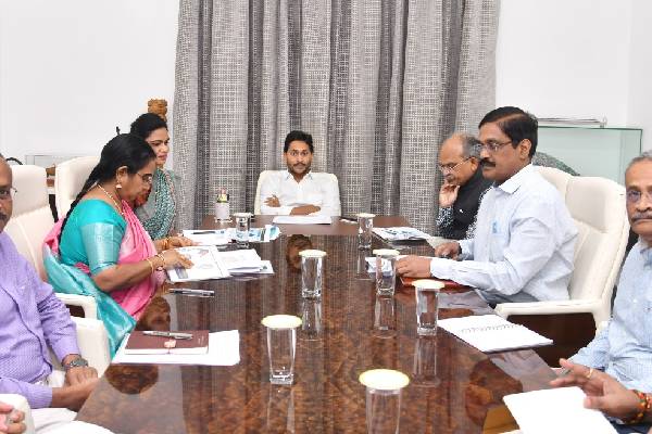 Jagan reviews Covid preparedness in AP