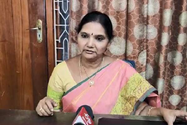 Former MLA Kamala issues a threat to YSRCP