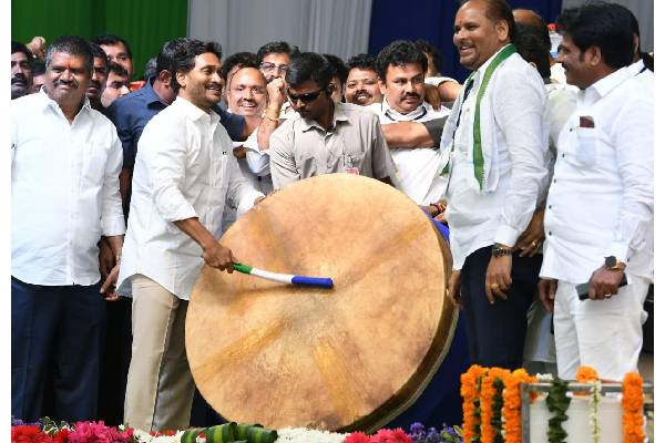 Jagan unveils roadmap for YSRCP cadre