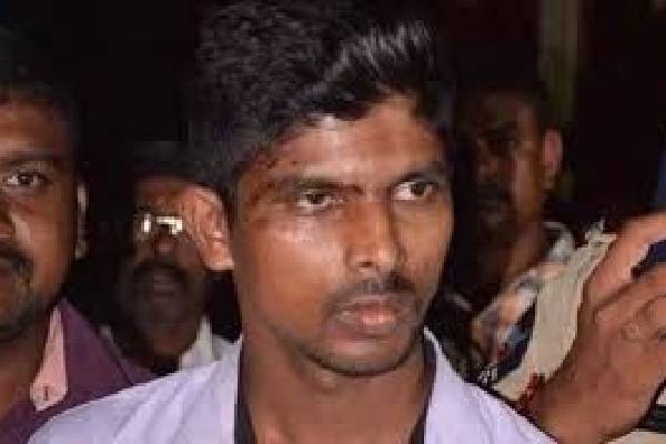 Jagan’s attacker Srinivas gets bail