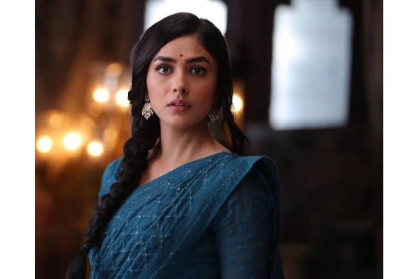 Mrunal Thakur all set for Tamil Debut