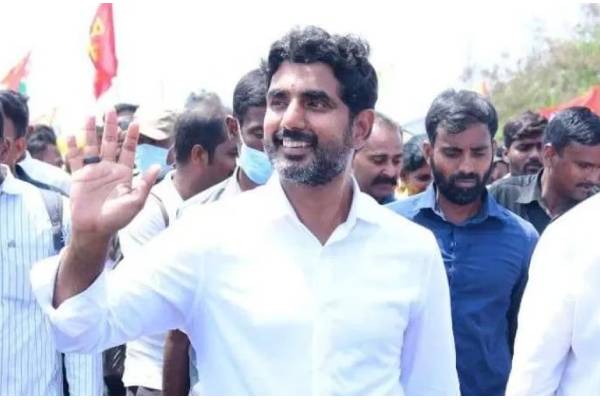 Leaders in Mangalagiri continue to desert YSRCP to join TDP