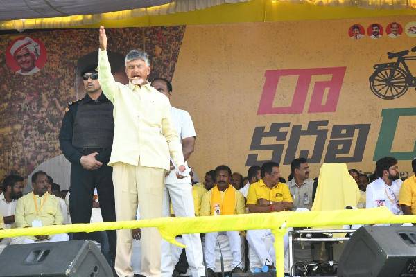 Though Jagan offering tickets candidates not ready to contest polls, says Chandrababu