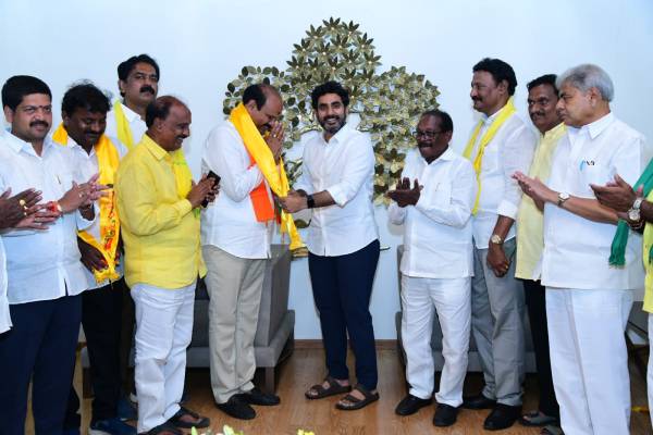 Saradhi joins TDP, Vasantha to join later