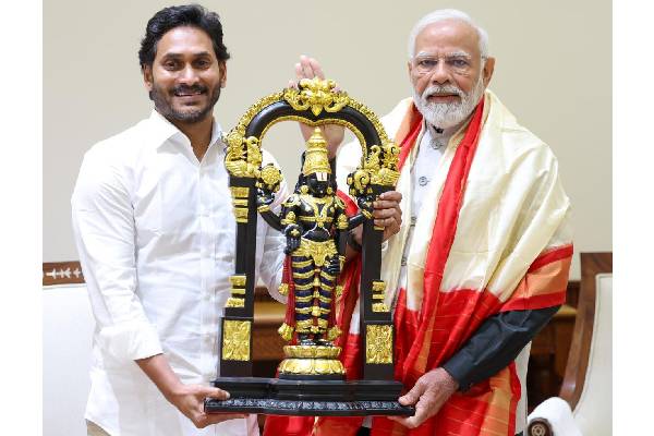 Jagan meets Modi, seeks funds for state projects