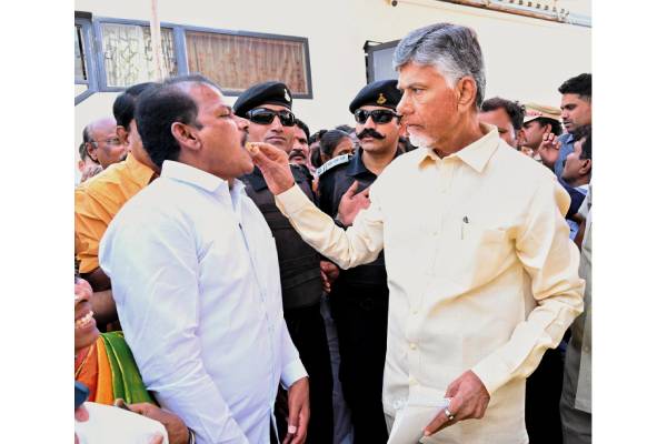 Naidu promises to develop Rayalaseema better than Konaseema
