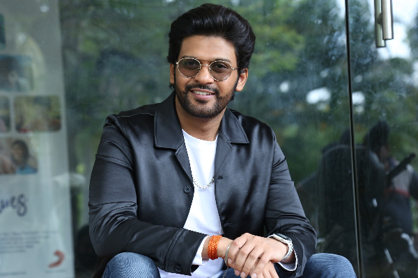 Naveen Polishetty injured in a Road Accident