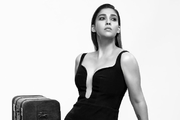 Pic Talk: Gorgeous Nayanthara stuns in Black