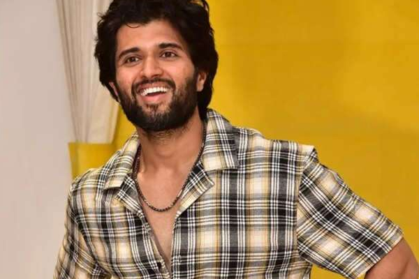 Vijay Deverakonda changes plans for Family Star