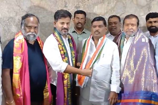 Patancheru MLA defects to Congress