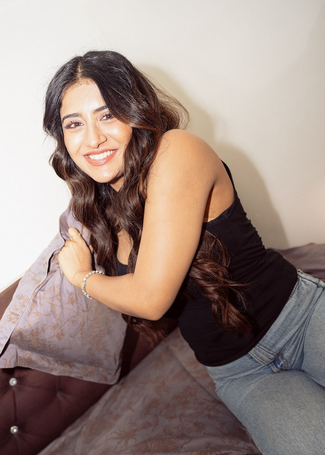 Rashi Singh Hot Looks - Telugu360