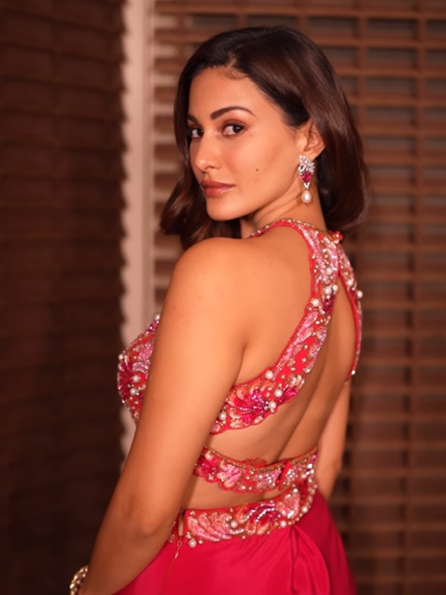 Amyra Dastur (1)