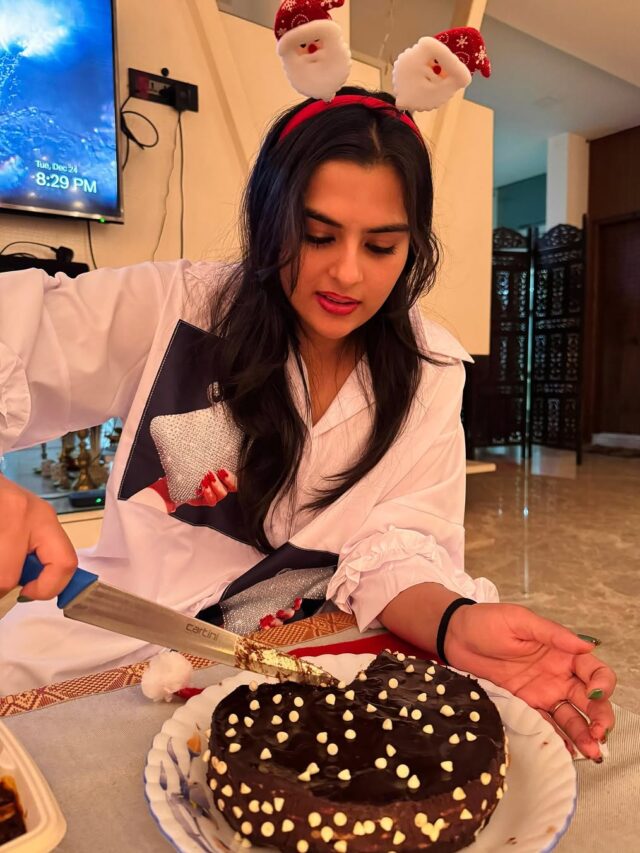 Kavya Kalyanram (1)