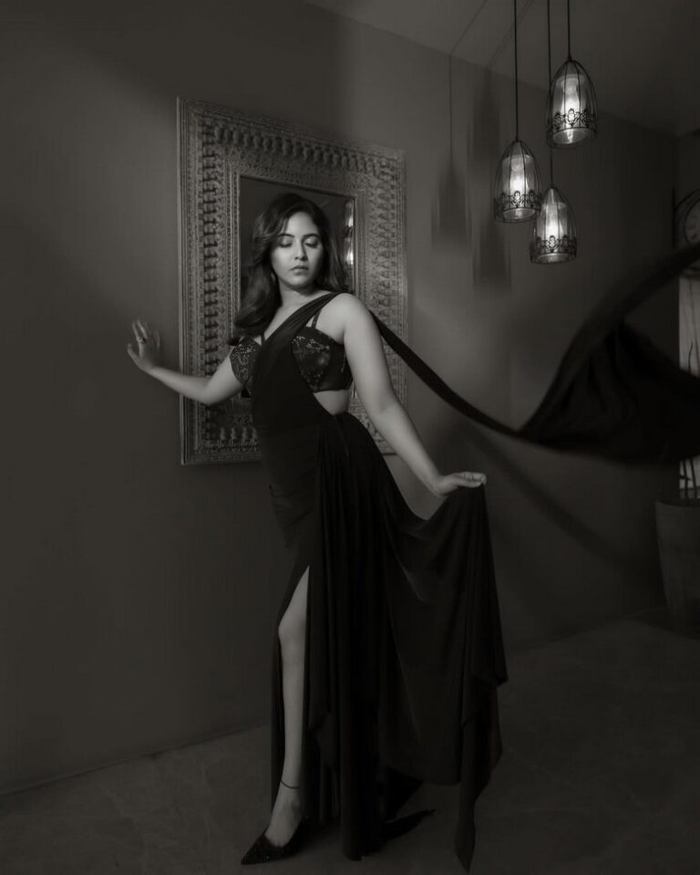 Anjali Stuns In Her Latest Photoshoot - Telugu360