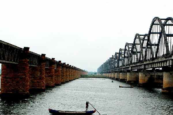 Fresh Tensions Between Telugu States Over Godavari–Krishna Water Link