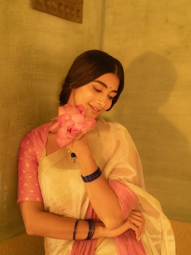 Pooja Hegde Retro Look