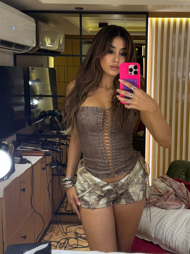 Janhvi Kapoor’s Bold pose in Shorts