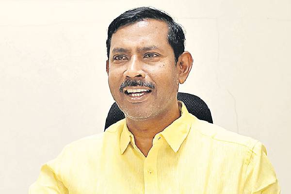 Palla Srinivasa Rao Slams YSRCP Over Weapon Displays