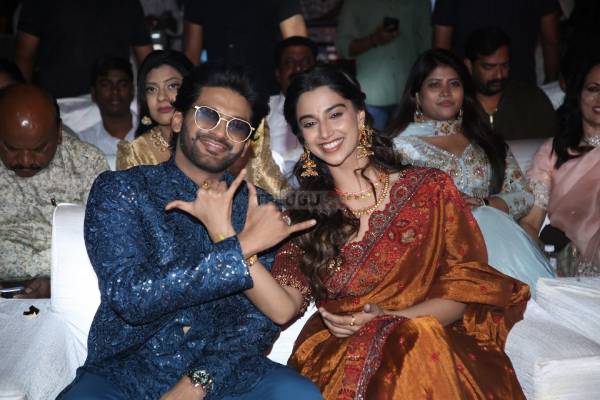 Photos : Anaganaga Oka Raju Pre Release Event