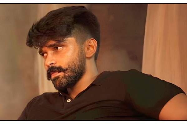 Mythri to introduce Dhruv Vikram in Telugu?