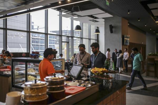 Limited Menus in IT office Cafeterias & Hostels Amid LPG Concerns