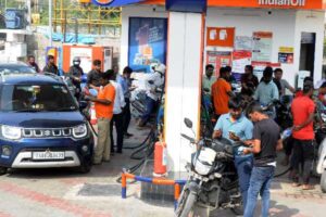 Fuel Shortage Triggers Chaos Across Andhra Pradesh, Long Queues at Petrol Bunks