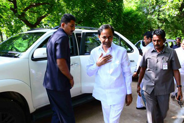 కేసీఆర్ మెడపైనా సీబీఐ కత్తి?