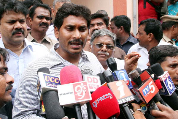 అడ్డంగా దొరికిపోయిన జగన్, బయటకొచ్చిన సీసీ టీవీ ఫుటేజ్