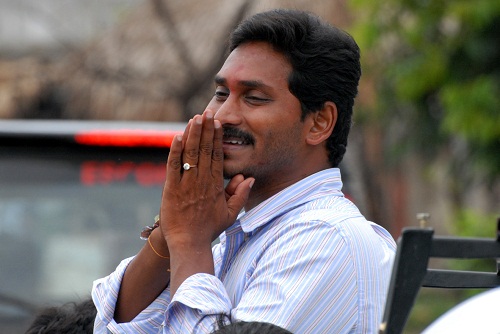 ముద్రగడ దీక్ష విరమణ, జగన్ కి మరో ఎదురు దెబ్బ