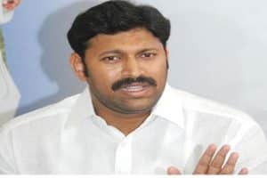 అవినాష్ రెడ్డి కోసం వివేకా కుమార్తెపై సాక్షి నిందలు !