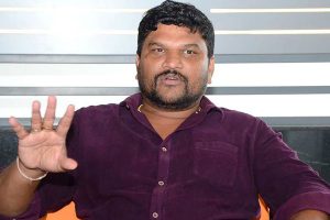 పాత క‌థ‌ల‌కు రిపేర్లు చేస్తున్న ప‌ర‌శురామ్‌