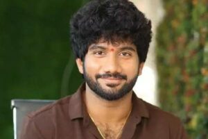 దర్శకుడు  ప్ర‌శాంత్ వ‌ర్మ‌పై నిర్మాత‌ల `వార్`