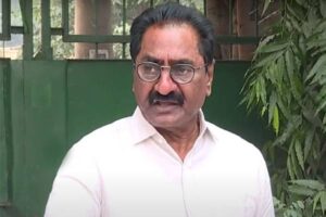 పొన్నవోలు వాదించాలంటే వైసీపీలో ఏ స్థాయి ఉండాలి ?