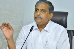 వైసీపీలో అందరూ రీడర్లే – స్క్రిప్ట్ రైటర్ సజ్జల మాత్రమే