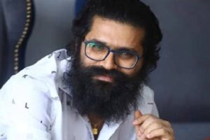 చప్పట్లు కొడతారు.. చెప్పుతోనూ కొడతారు..