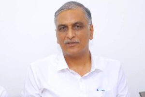 కవిత విజ్ఞతకే వదిలేస్తున్నా : హరీష్ రావు