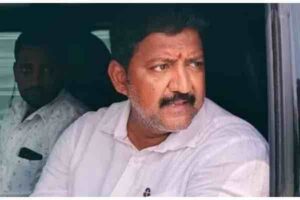వంశీపై పీటీ వారెంట్లు !